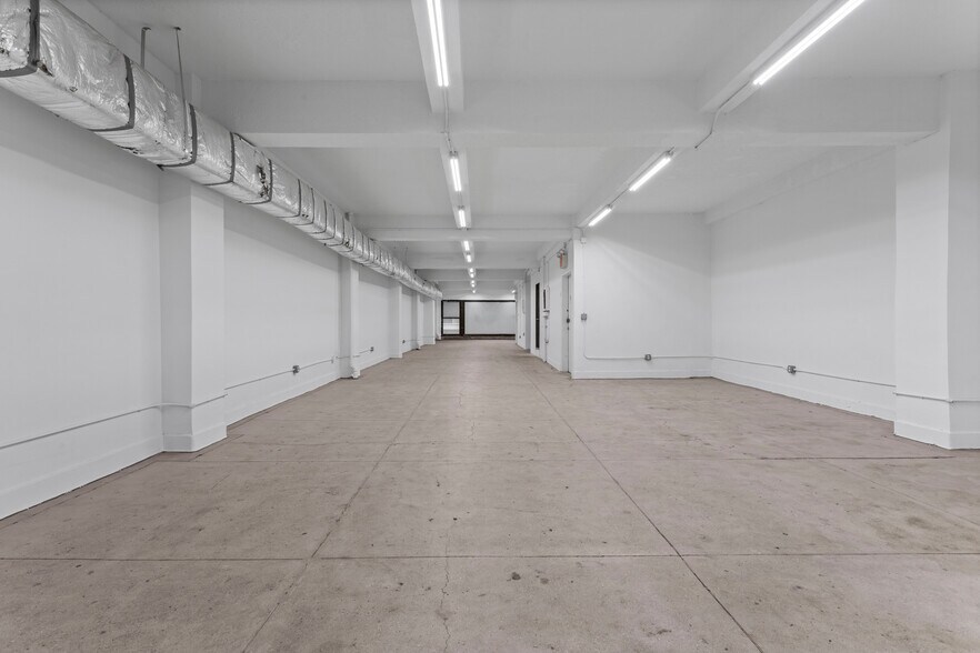 More Photos Of 218 W 37th St, New York Office For Lease