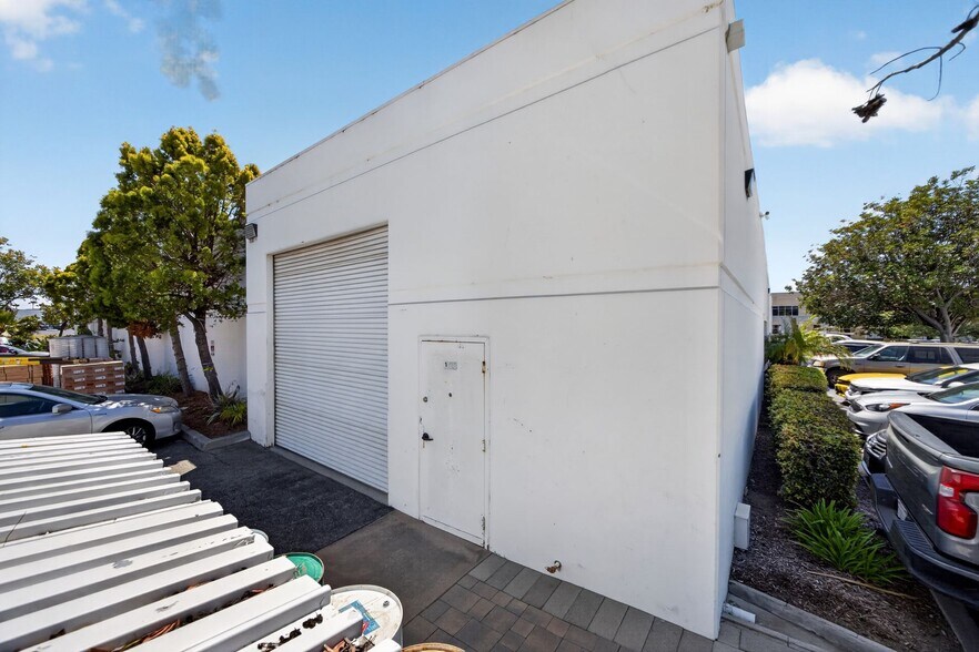 More Photos Of 6085 King Dr, Ventura Manufacturing For Sale