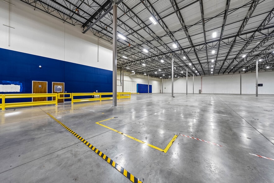 More Photos Of 4689 Industry Dr, Medford Distribution For Lease