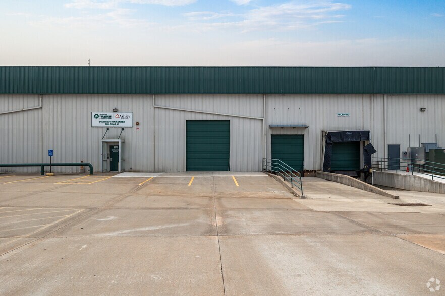 More Photos Of 8909 E 35th St, Wichita Warehouse For Lease