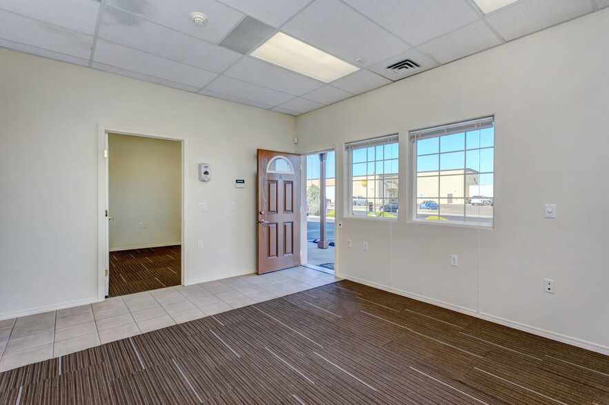 More Photos Of 6503 W Okanogan Ave, Kennewick Warehouse For Lease