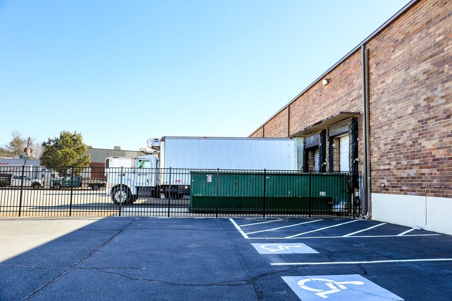 More Photos Of 1585 Roadhaven Dr, Stone Mountain Warehouse For Lease