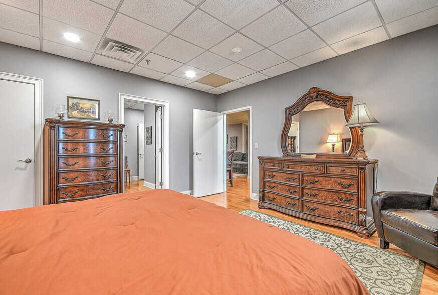 More Photos Of 220 Broad St, Kingsport Flex For Sale