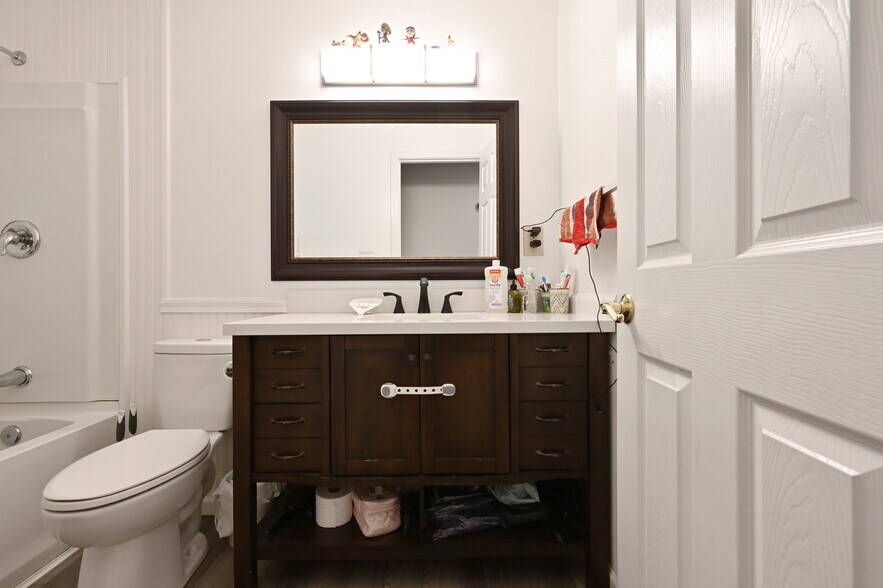 More Photos Of 406 E George St, Kent Apartments For Sale