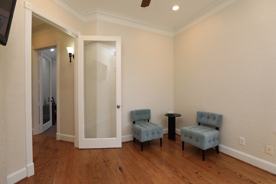 More Photos Of 12802 Willow Centre Dr, Houston Office For Sale