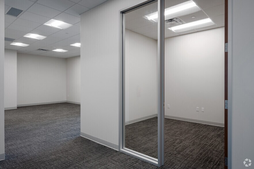 More Photos Of 19122 N US Highway 281, San Antonio Office For Lease