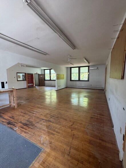 More Photos Of 400 Magnolia St, Beverly Warehouse For Sale