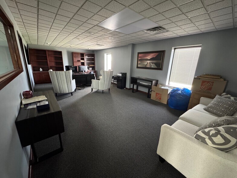 More Photos Of 13720 E 42nd Ter, Independence Office For Lease