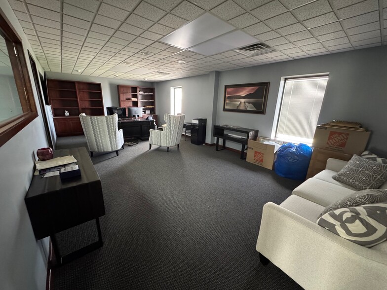 More Photos Of 13720 E 42nd Ter, Independence Office For Lease