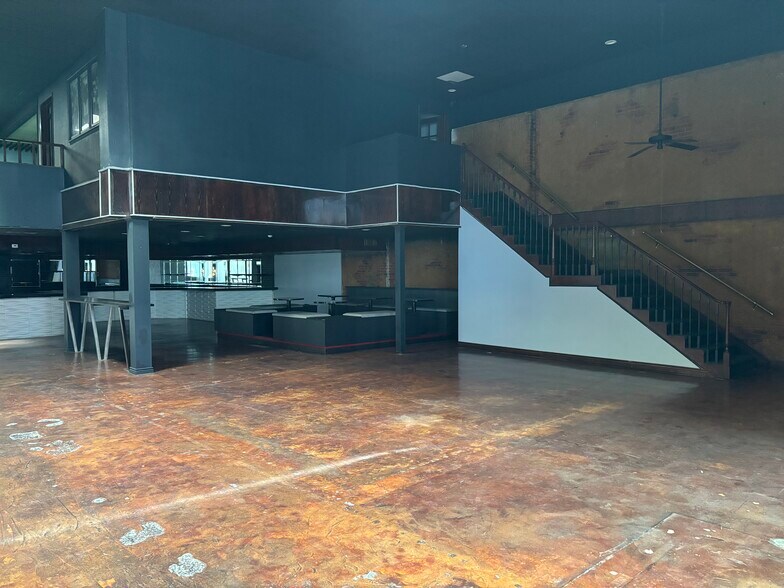 More Photos Of 221 W Randolph Ave, Enid Restaurant For Lease