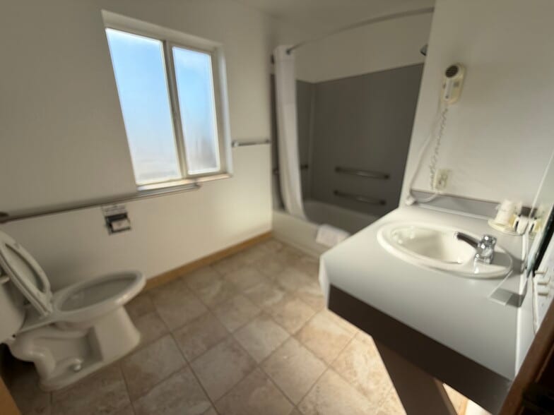 More Photos Of 9100 Aurora Ave N, Seattle Hotel For Sale