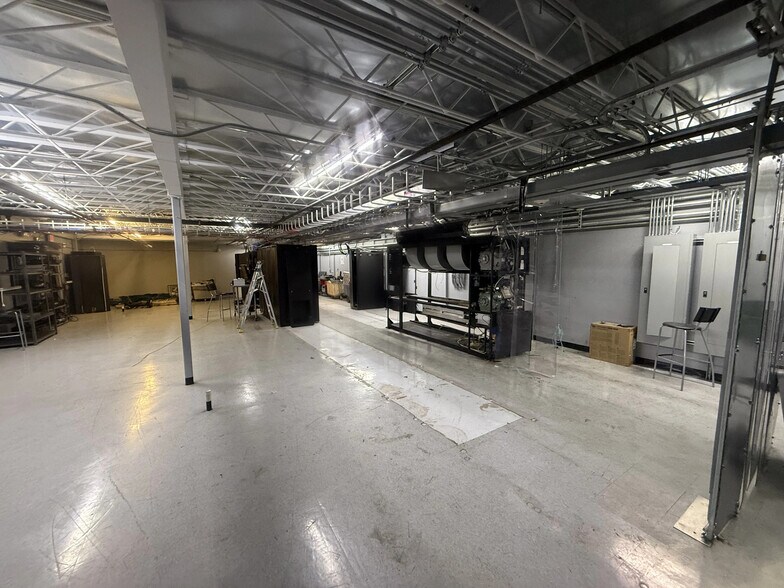 More Photos Of 911 N Frio St, San Antonio Manufacturing For Lease
