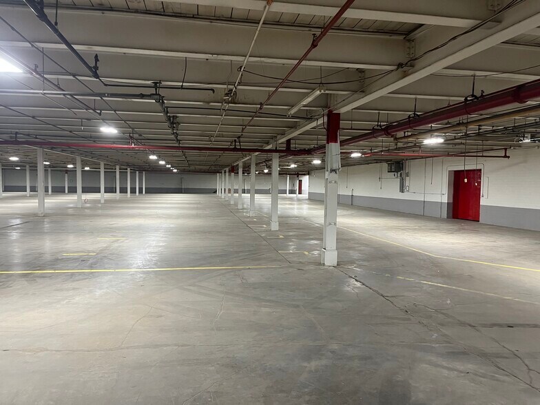 More Photos Of 200 N Church St, Lexington Warehouse For Lease