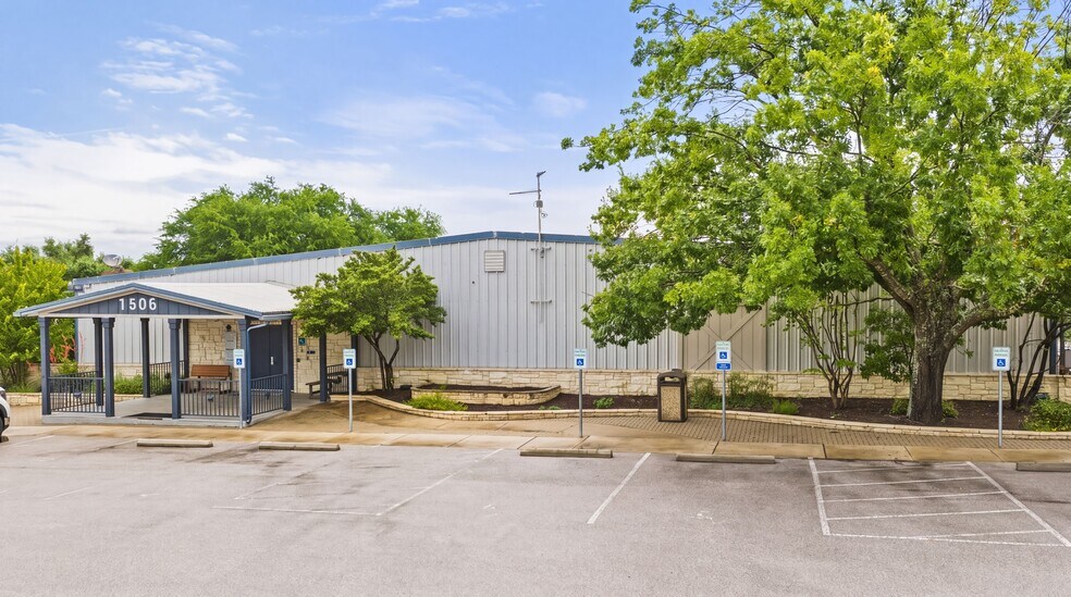 More Photos Of 1506 US-281, Johnson City Office For Sale