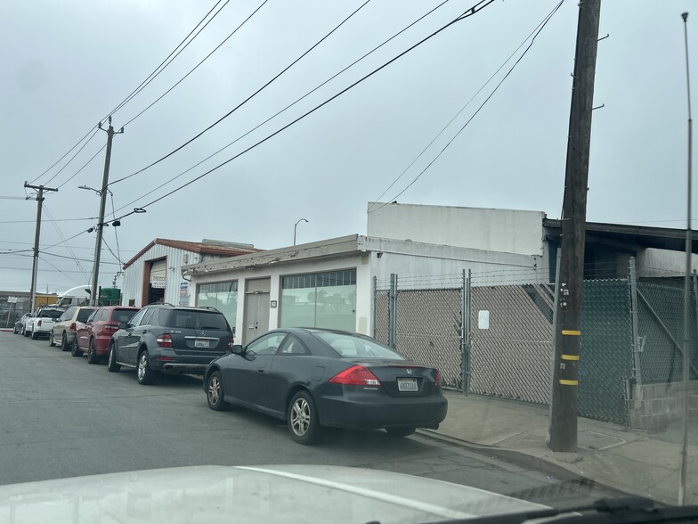 More Photos Of 227 Commission St, Salinas Showroom For Sale