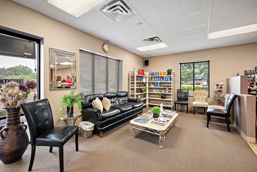 More Photos Of 325-337 NW Northdale Blvd, Coon Rapids Freestanding For Sale