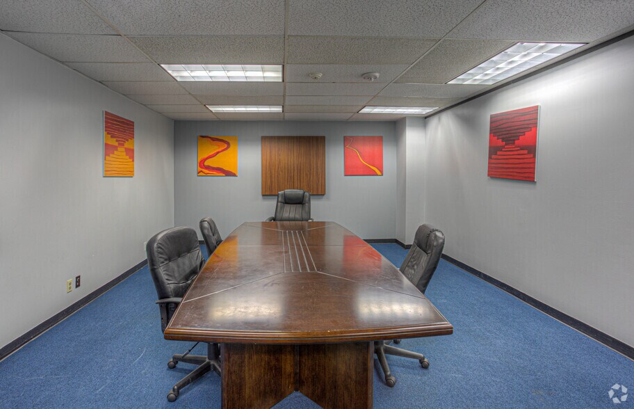 More Photos Of 8313 Southwest Fwy, Houston Unknown For Lease