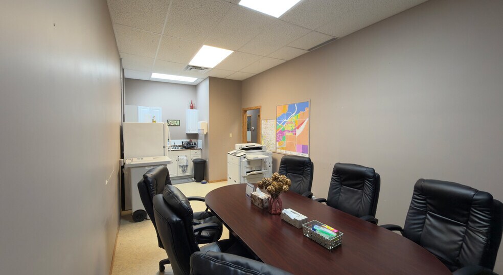More Photos Of 491 Wt Hill Blvd S, Lethbridge Office For Sale