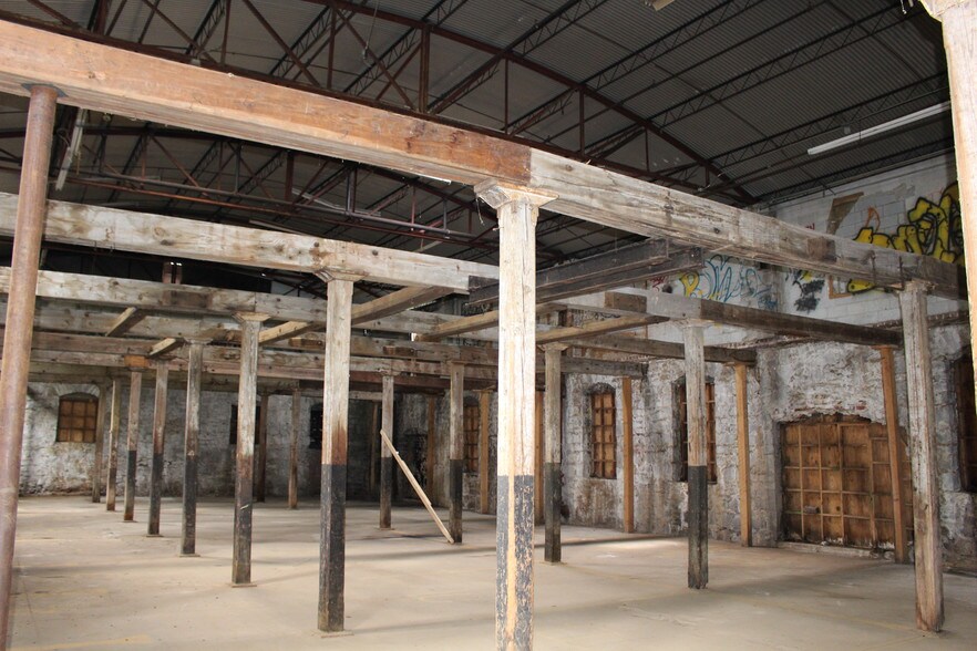 More Photos Of 1562 E Forrest Ave, East Point Distribution For Sale