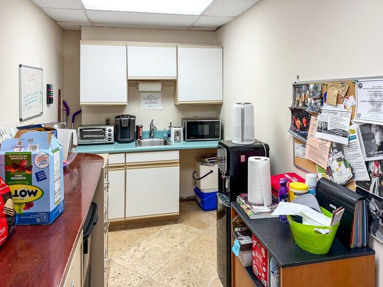 More Photos Of 2335 Tamiami Trl N, Naples Medical For Sale