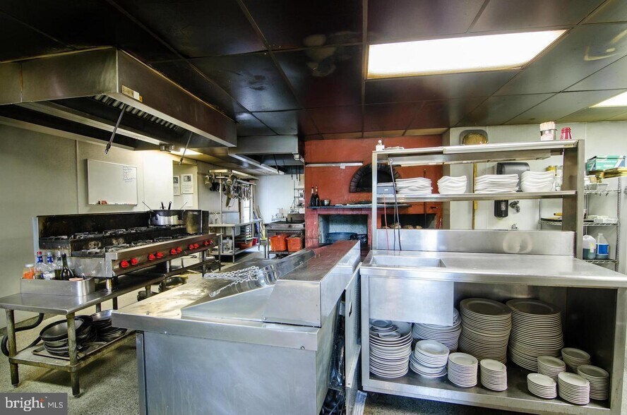 More Photos Of 201 E German St, Shepherdstown Storefront For Sale