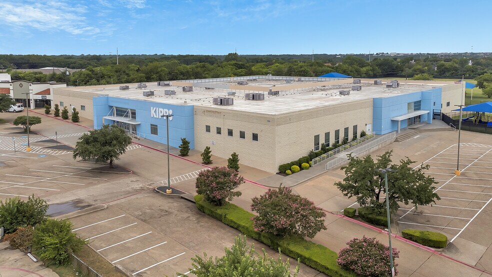 More Photos Of 6900 S. Westmoreland Rd,, Dallas Specialty For Sale