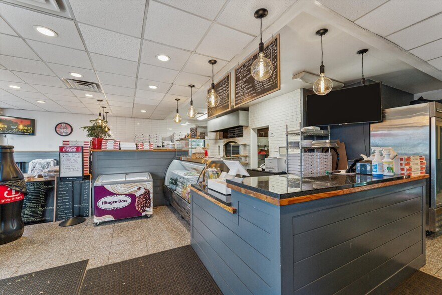 More Photos Of 13500 Main Rd, Mattituck Storefront For Sale