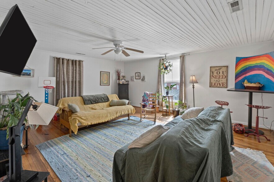 More Photos Of 485 Valley St, Scottsville General Retail For Sale