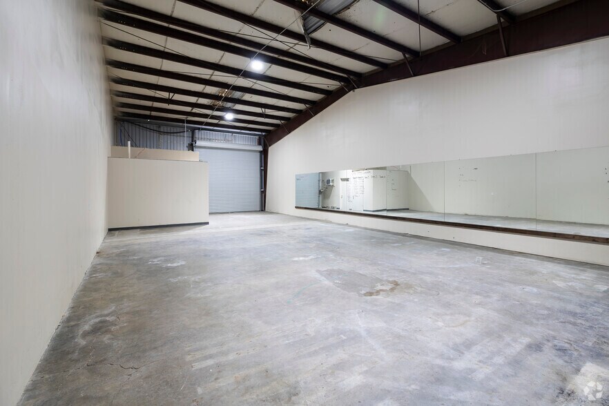 More Photos Of 130 Mitchell Rd, Houston Unknown For Lease