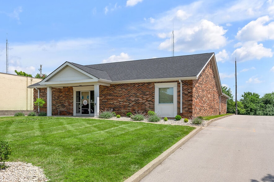 More Photos Of 250 Crossfield Dr, Versailles Light Manufacturing For Sale