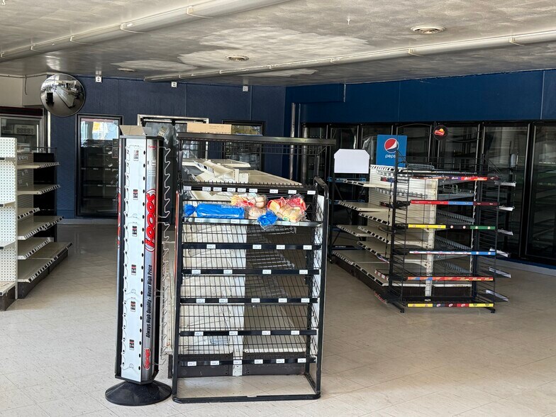 More Photos Of 123 S Washington St, Wyocena Convenience Store For Sale