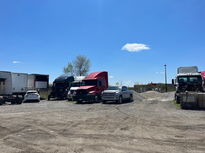 More Photos Of 606 Railroad St, Joliet Warehouse For Lease