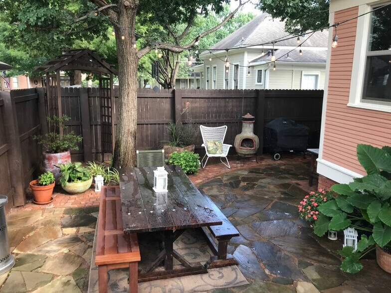 More Photos Of 2508-2510 Boll St, Dallas Office For Lease