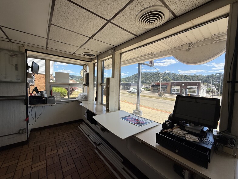 More Photos Of 3795 Central Ave, Shadyside Freestanding For Sale