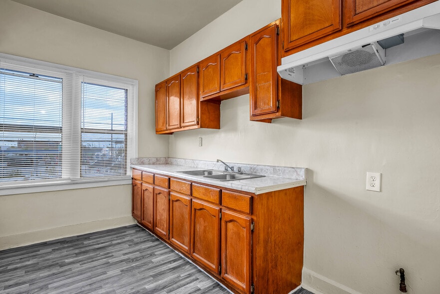 More Photos Of 5734 Broadway, Los Angeles Storefront Retail Residential For Sale