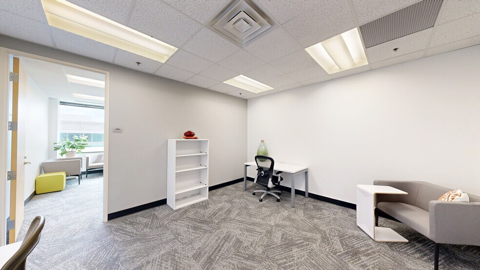 More Photos Of 450 E 96th St, Indianapolis Coworking Space