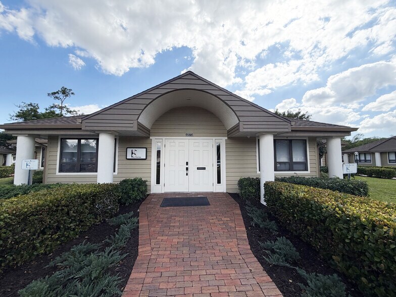 More Photos Of 12573 New Brittany Blvd, Fort Myers Medical For Sale