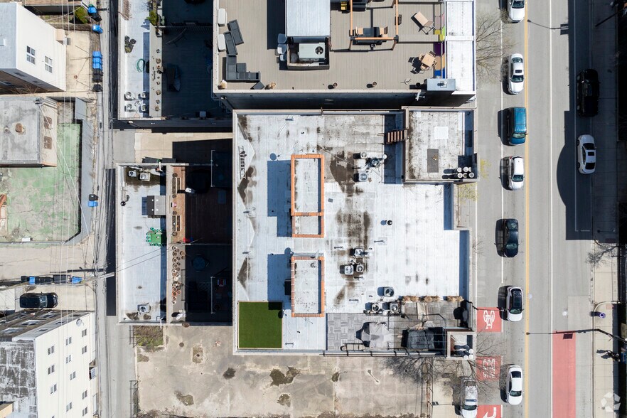 More Photos Of 2246-2252 W Chicago Ave, Chicago Apartments For Lease