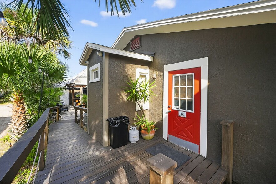 More Photos Of 314 Flagler Ave, New Smyrna Beach Storefront For Sale