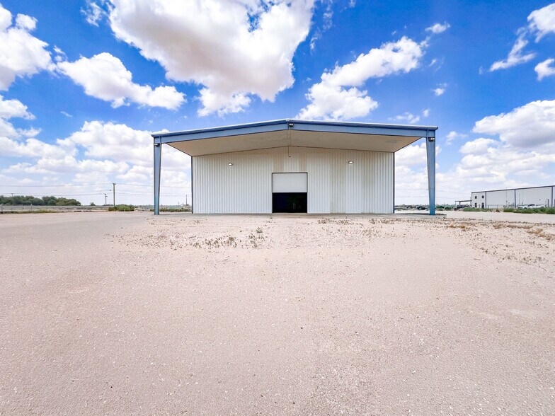 More Photos Of 8511 W Interstate 20, Midland Warehouse For Lease