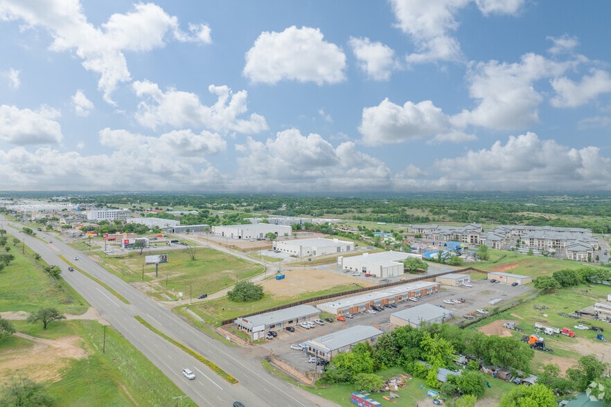 More Photos Of 2602 Fort Worth Hwy, Weatherford Warehouse For Lease