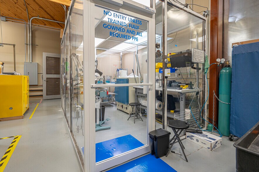 More Photos Of 1714 Broadway St, Vancouver Auto Repair For Lease