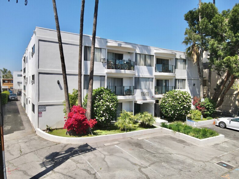 More Photos Of 11911 Weddington St, Valley Village Apartments For Sale