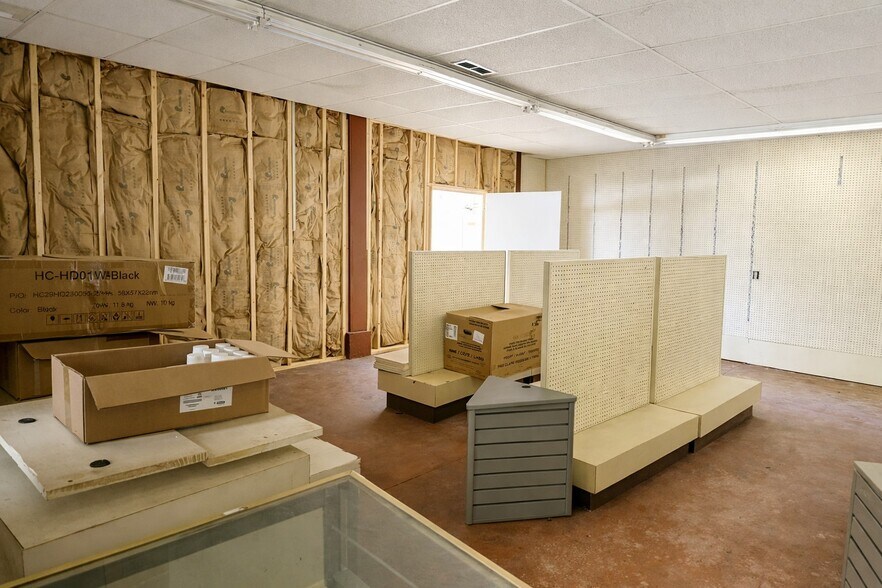 More Photos Of 137 W Main St, Manchester Office For Sale