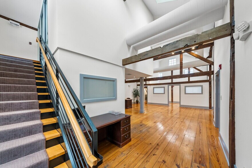 More Photos Of 3 Mapleton Rd, Princeton Office For Sale