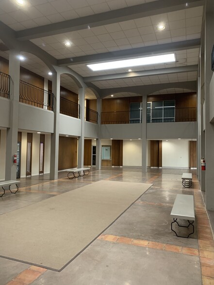 More Photos Of 598 Westwood Dr, Abilene Office For Sale