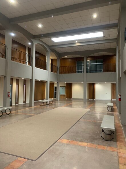 More Photos Of 598 Westwood Dr, Abilene Office For Lease