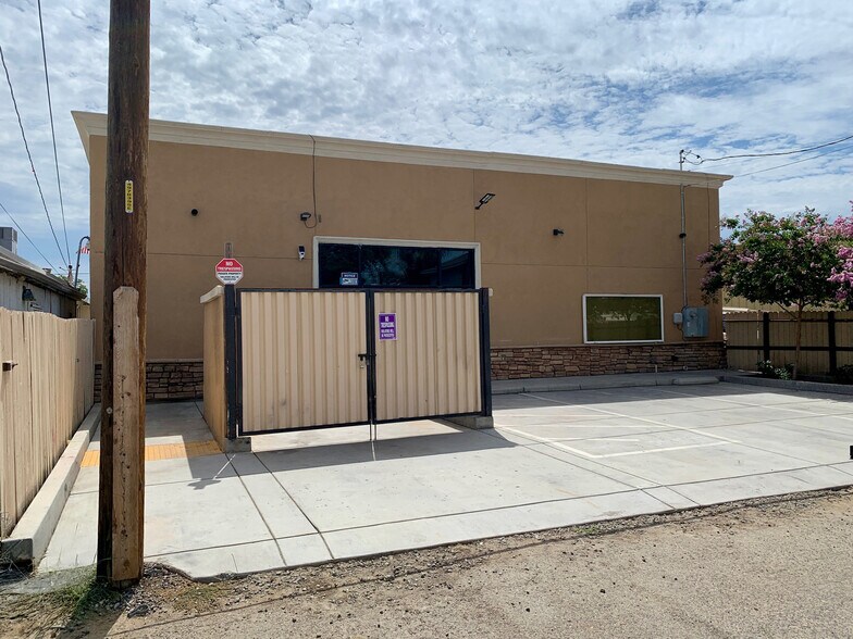 More Photos Of 707 Bridge St, Visalia Storefront Retail Office For Sale