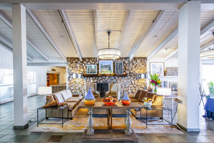 More Photos Of 4051 E Main St, St Charles Hotel For Sale