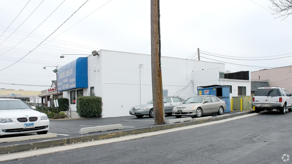 More Photos Of 1430 Reisterstown Rd, Pikesville Freestanding For Lease